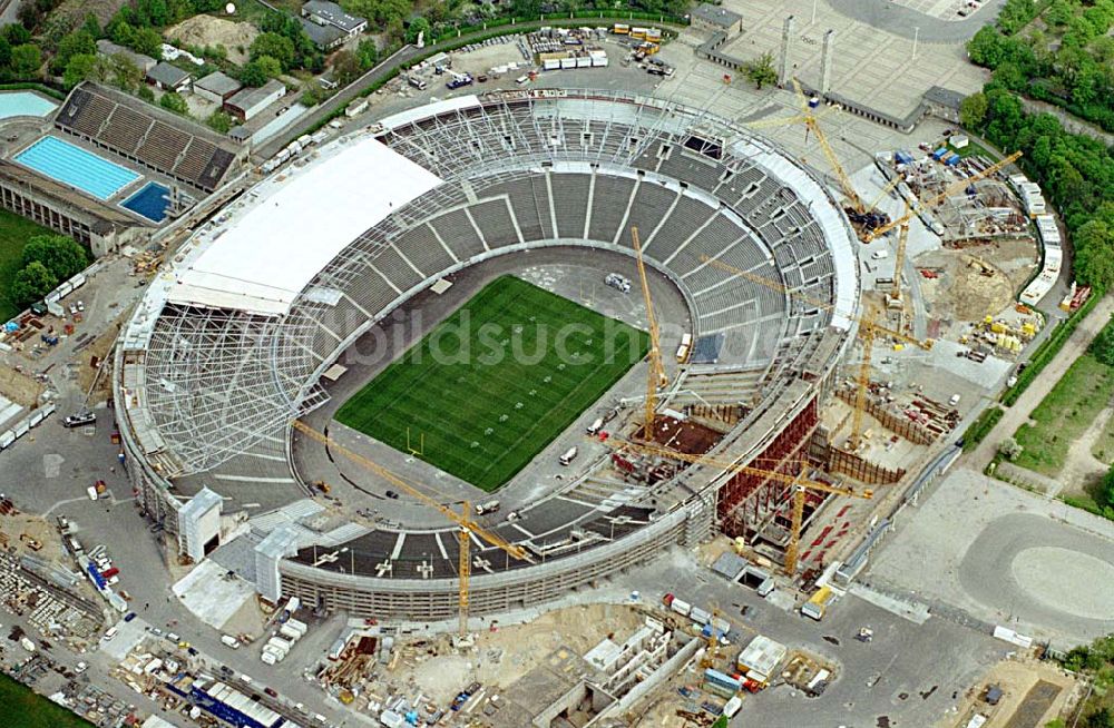 Luftbild Berlin - Areal des Berliner Olypiastadions auf dem Olymiapark Berlin während des Umbaus / Modernisierung durch die WALTER BAU AG