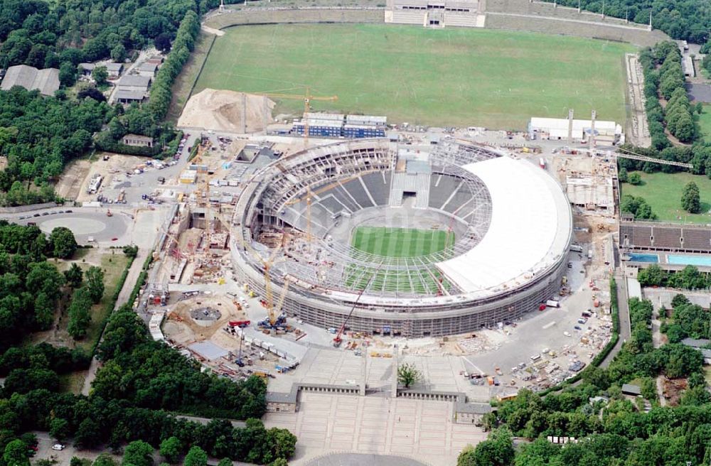 Luftbild Berlin - Areal des Berliner Olypiastadions auf dem Olymiapark Berlin während des Umbaus / Modernisierung durch die WALTER BAU AG