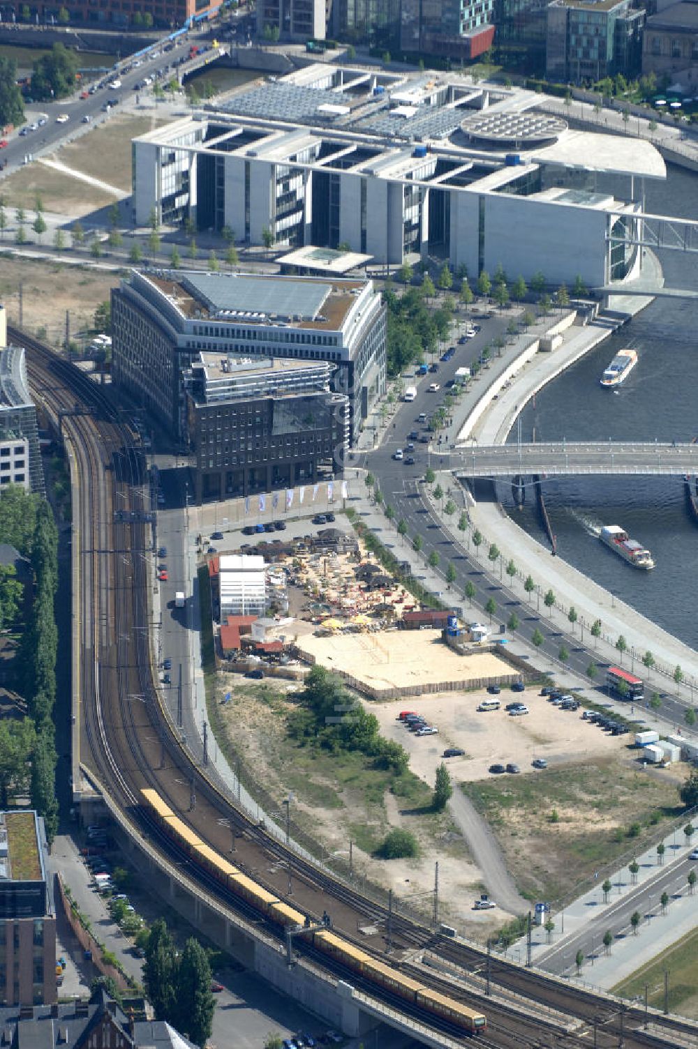 Luftbild Berlin - Areal des Bundespressestrandes in Berlin Mitte