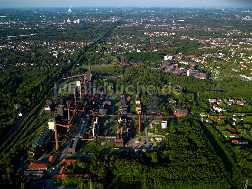 Essen aus der Vogelperspektive: Areal derKokerei und der Zeche Zollverein im Ruhrgebiet in Essen im Bundesland Nordrhein-Westfalen