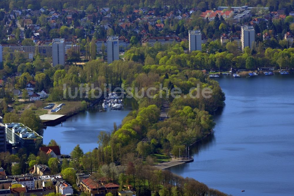 Luftaufnahme Berlin Reinickendorf - Areal des Entwicklungsgebiet Borsighafen am Borsigdamm zum Tefeler See in Berlin Reinickendorf