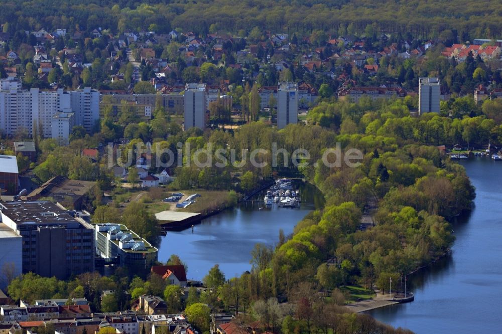 Berlin Reinickendorf von oben - Areal des Entwicklungsgebiet Borsighafen am Borsigdamm zum Tefeler See in Berlin Reinickendorf