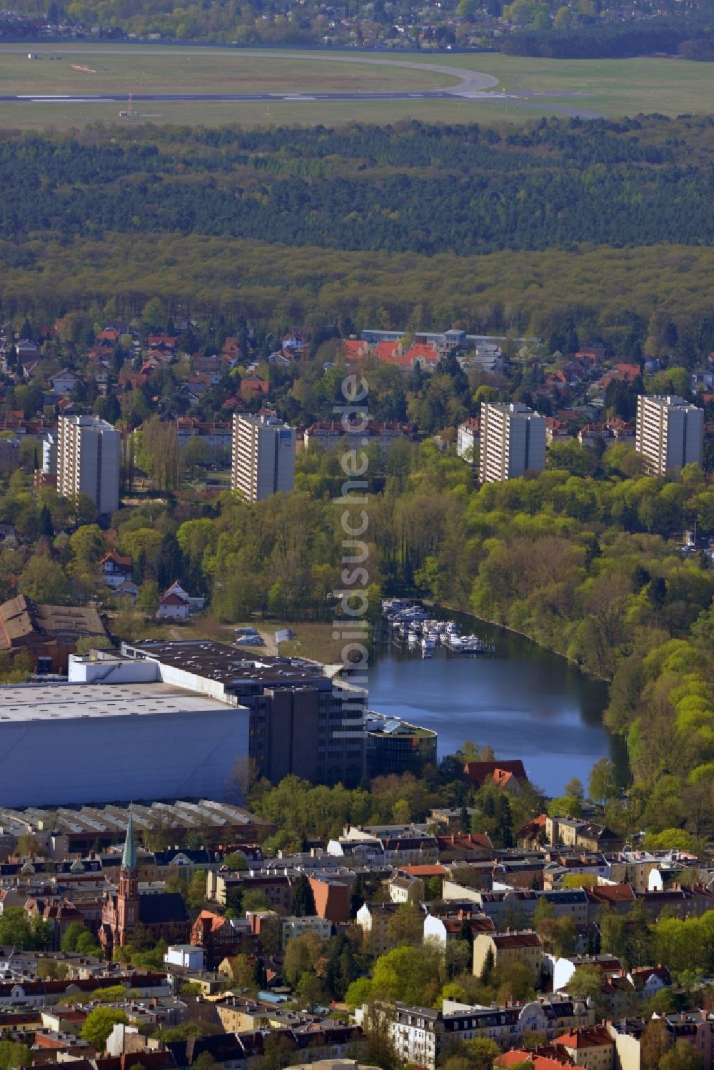 Luftbild Berlin Reinickendorf - Areal des Entwicklungsgebiet Borsighafen am Borsigdamm zum Tefeler See in Berlin Reinickendorf