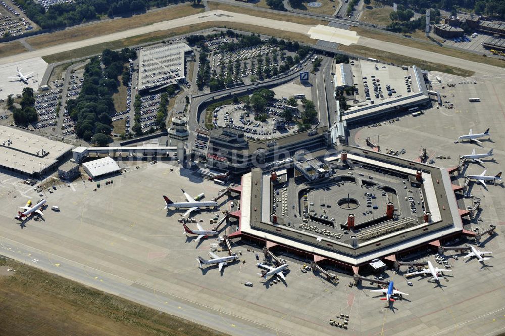 Berlin von oben - Areal des Flughafen Berlin- Tegel