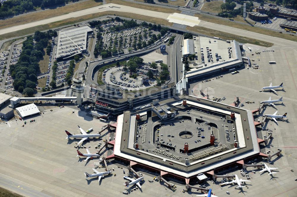 Berlin von oben - Areal des Flughafen Berlin- Tegel