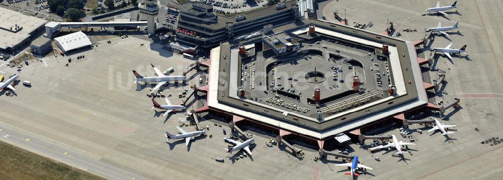 Luftbild Berlin - Areal des Flughafen Berlin- Tegel