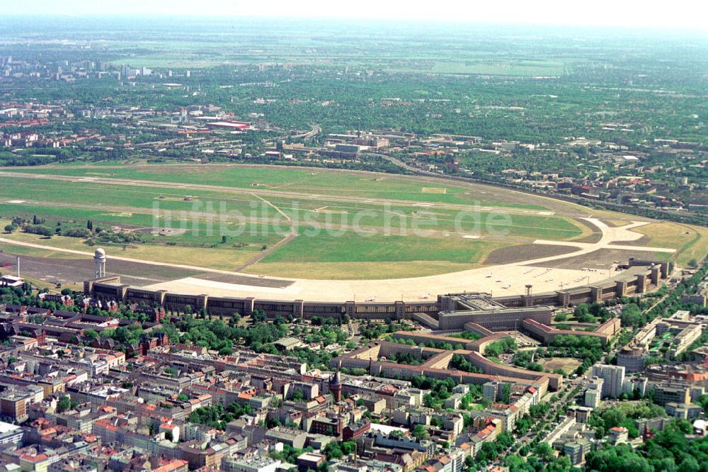 Berlin Tempelhof von oben - Areal des Flughafen-Tempelhof in Berlin