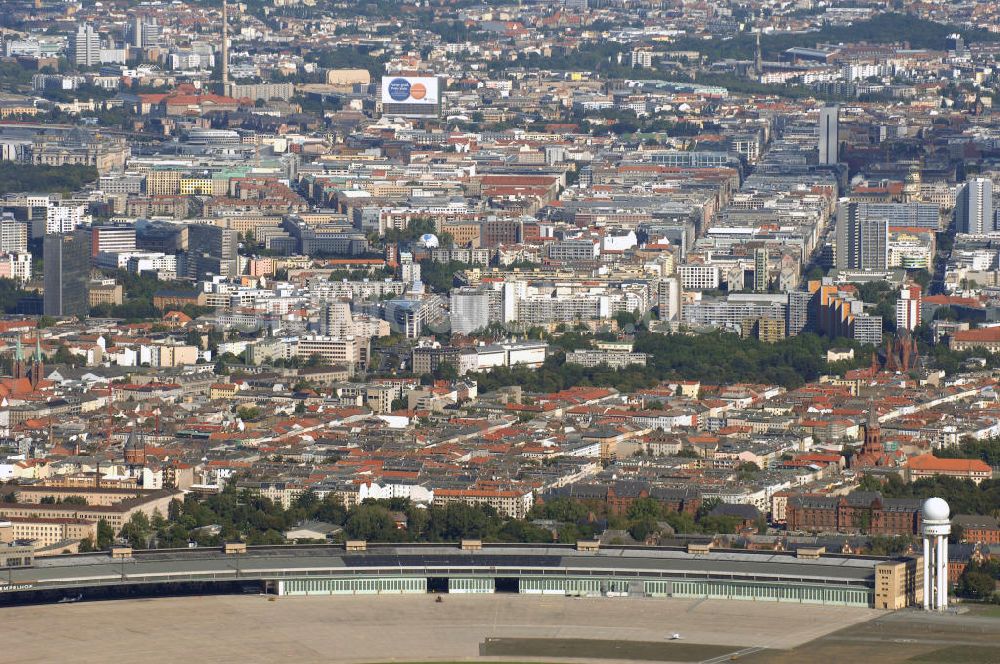 Luftaufnahme Berlin - Areal des historischen Flughafens Berlin-Tempelhof