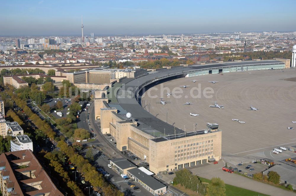 Berlin von oben - Areal des historischen Flughafens Berlin-Tempelhof