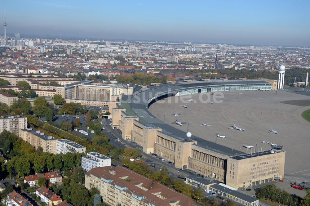 Luftbild Berlin - Areal des historischen Flughafens Berlin-Tempelhof