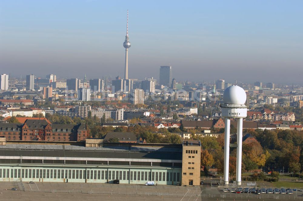 Berlin von oben - Areal des historischen Flughafens Berlin-Tempelhof