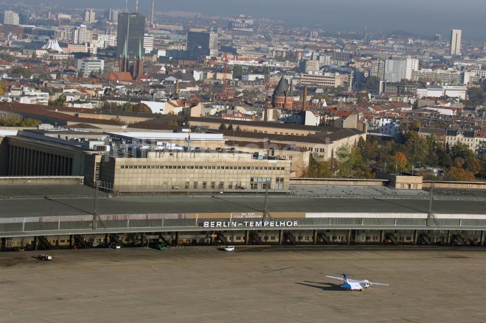 Berlin von oben - Areal des historischen Flughafens Berlin-Tempelhof