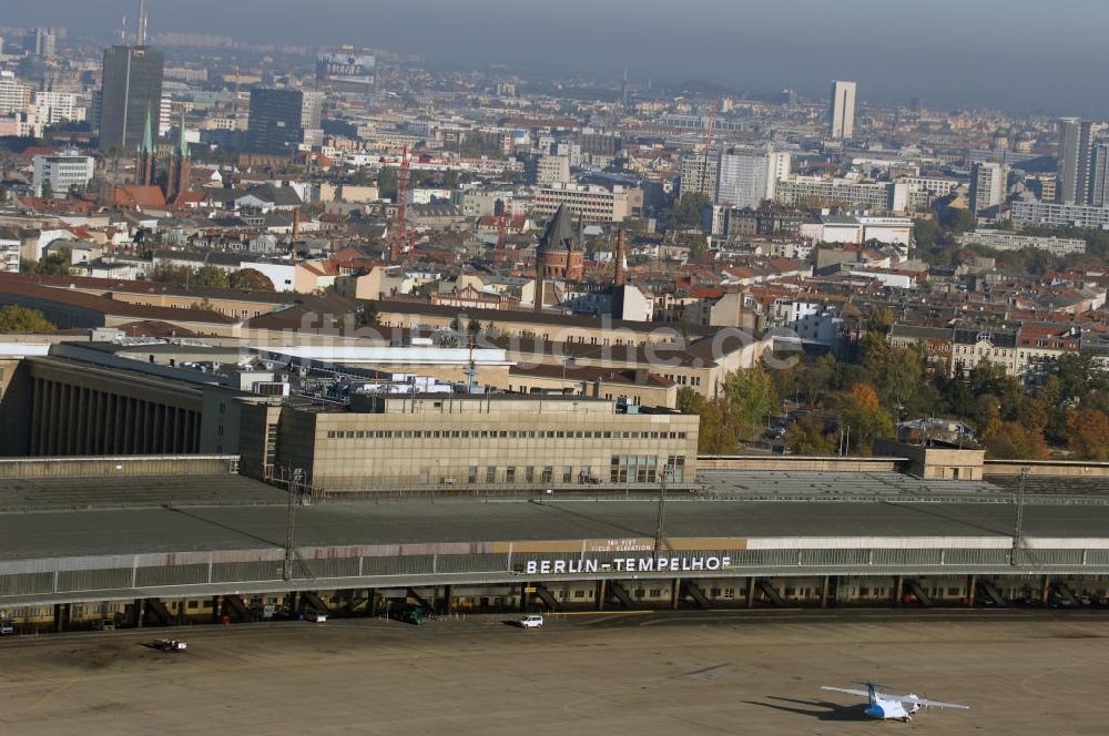 Berlin aus der Vogelperspektive: Areal des historischen Flughafens Berlin-Tempelhof