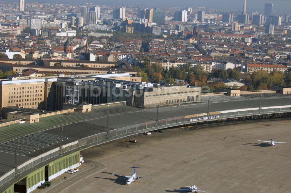 Luftaufnahme Berlin - Areal des historischen Flughafens Berlin-Tempelhof