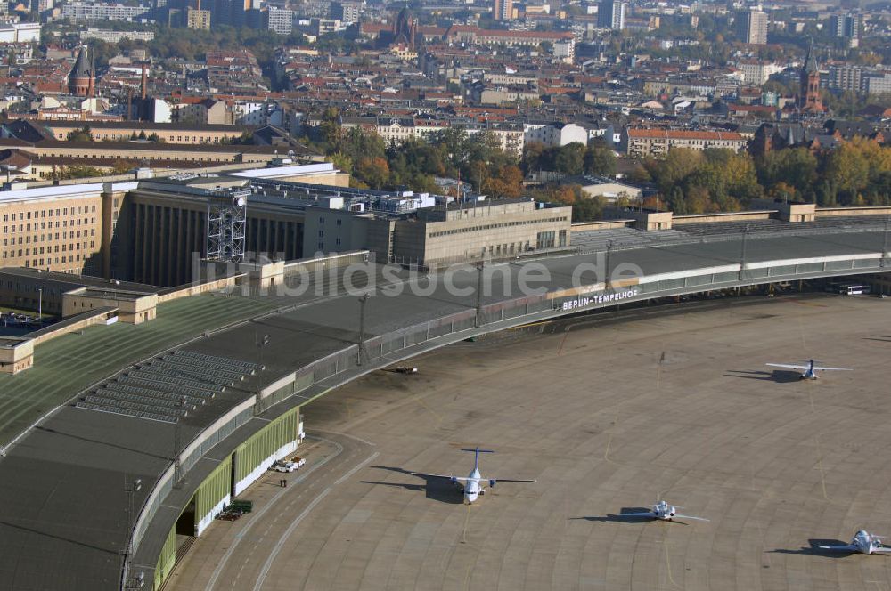 Berlin von oben - Areal des historischen Flughafens Berlin-Tempelhof