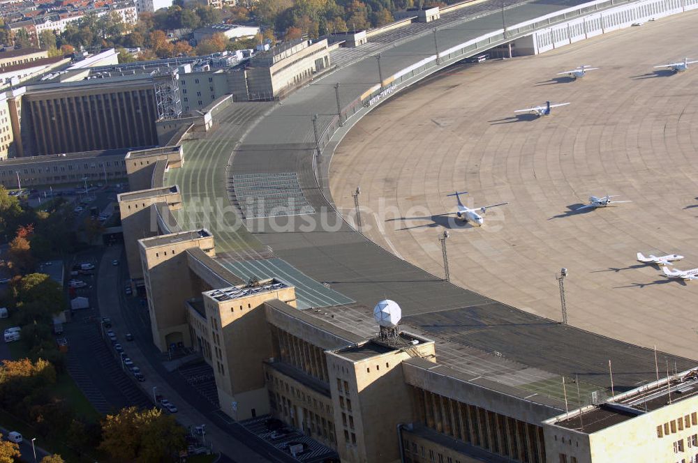 Luftbild Berlin - Areal des historischen Flughafens Berlin-Tempelhof