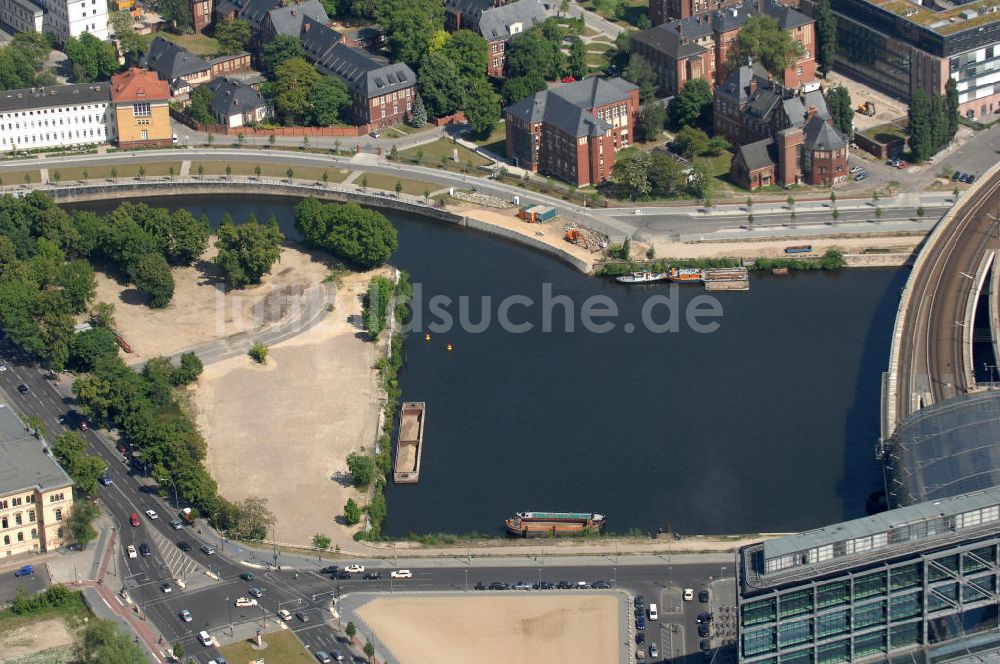 Luftbild Berlin - Areal des Humboldthafens am Hauptbahnhof in Berlin Moabit