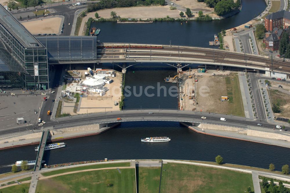 Berlin von oben - Areal des Humboldthafens am Hauptbahnhof in Berlin Moabit