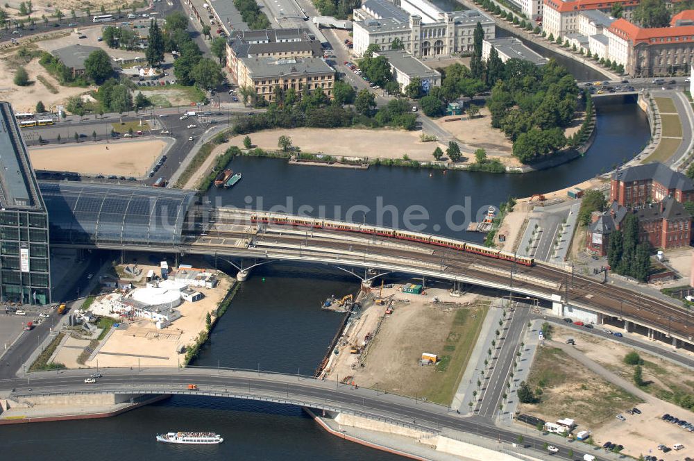 Luftbild Berlin - Areal des Humboldthafens am Hauptbahnhof in Berlin Moabit