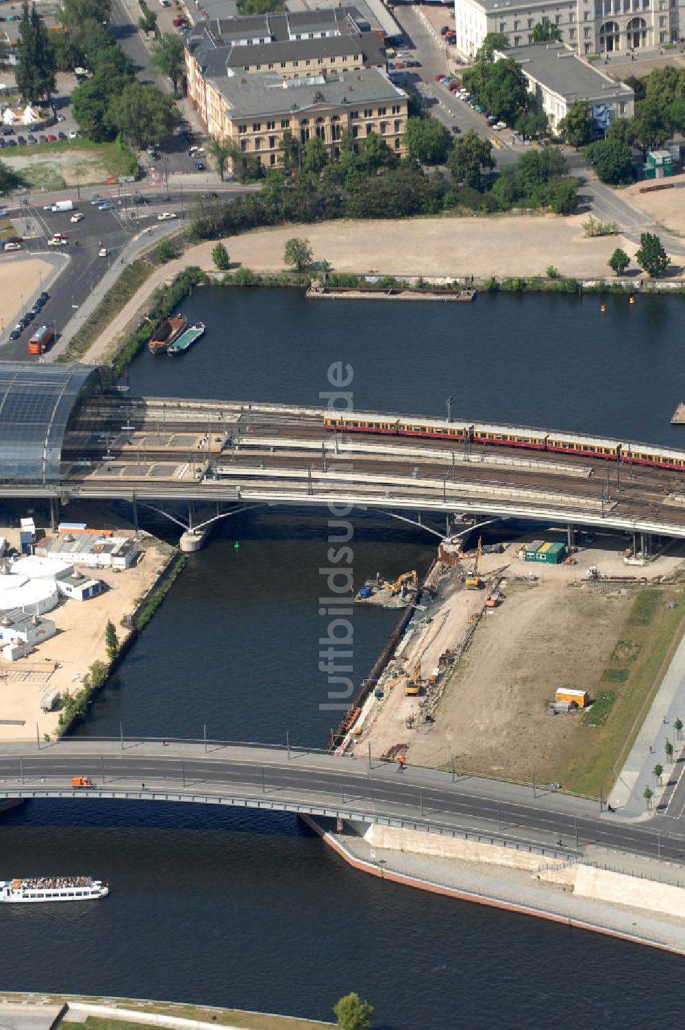 Luftaufnahme Berlin - Areal des Humboldthafens am Hauptbahnhof in Berlin Moabit