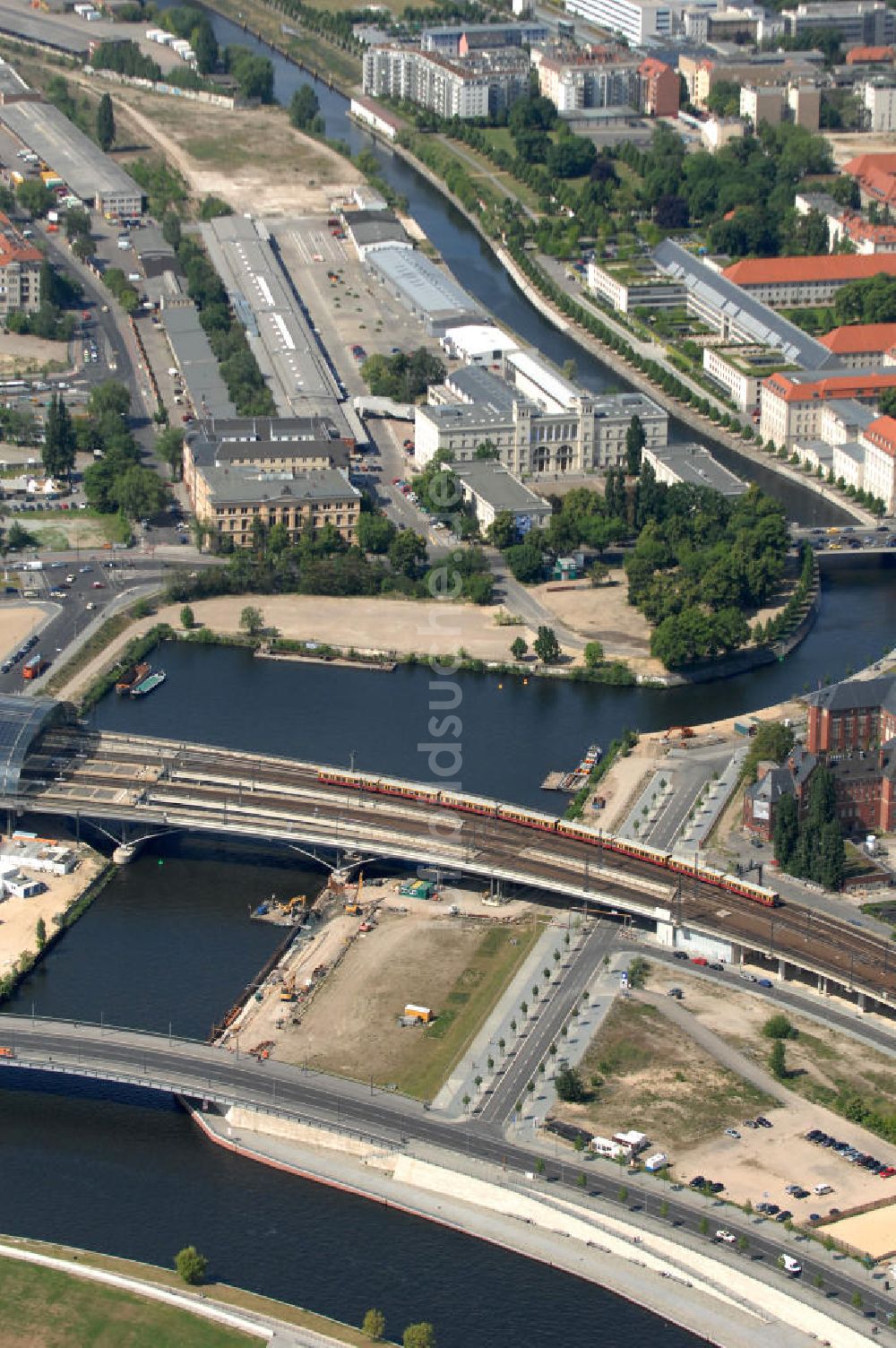 Berlin von oben - Areal des Humboldthafens am Hauptbahnhof in Berlin Moabit