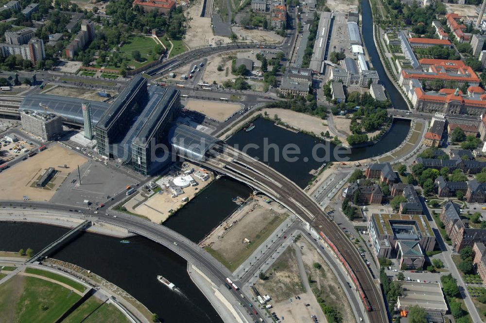 Luftbild Berlin - Areal des Humboldthafens am Hauptbahnhof in Berlin Moabit