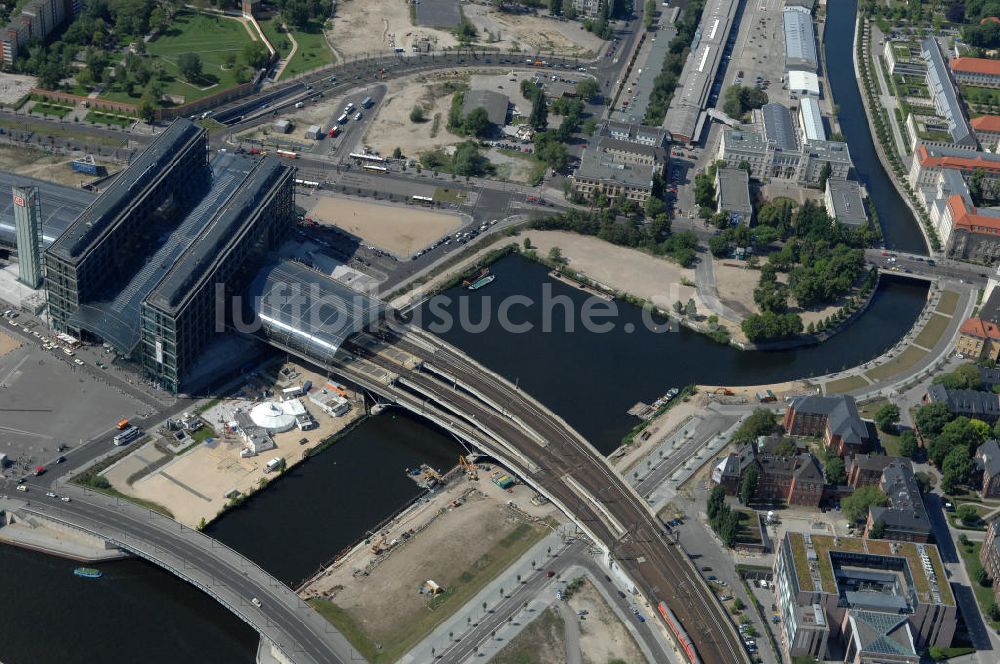 Luftaufnahme Berlin - Areal des Humboldthafens am Hauptbahnhof in Berlin Moabit