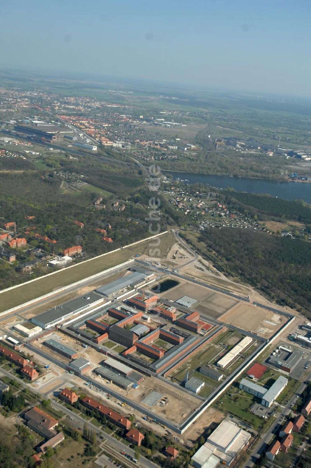 Brandenburg von oben - Areal der JVA Justizvollzugsanstalt Brandenburg a. d. Havel