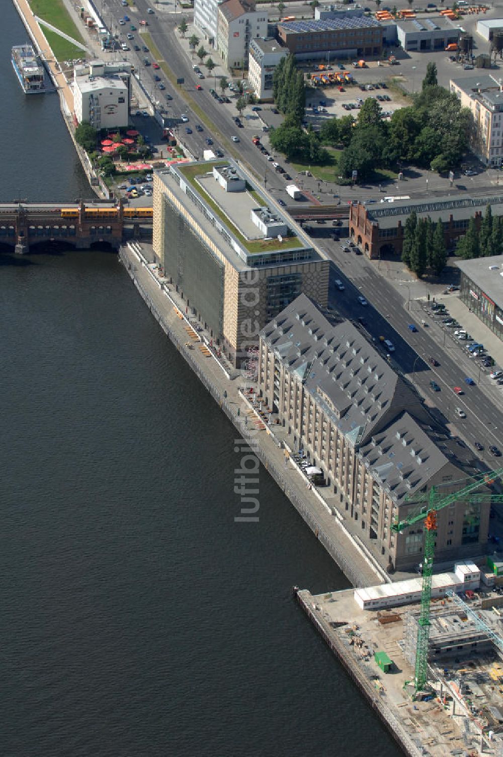 Berlin von oben - Areal Mediaspree, im Bereich des früheren Osthafens der BEHALA