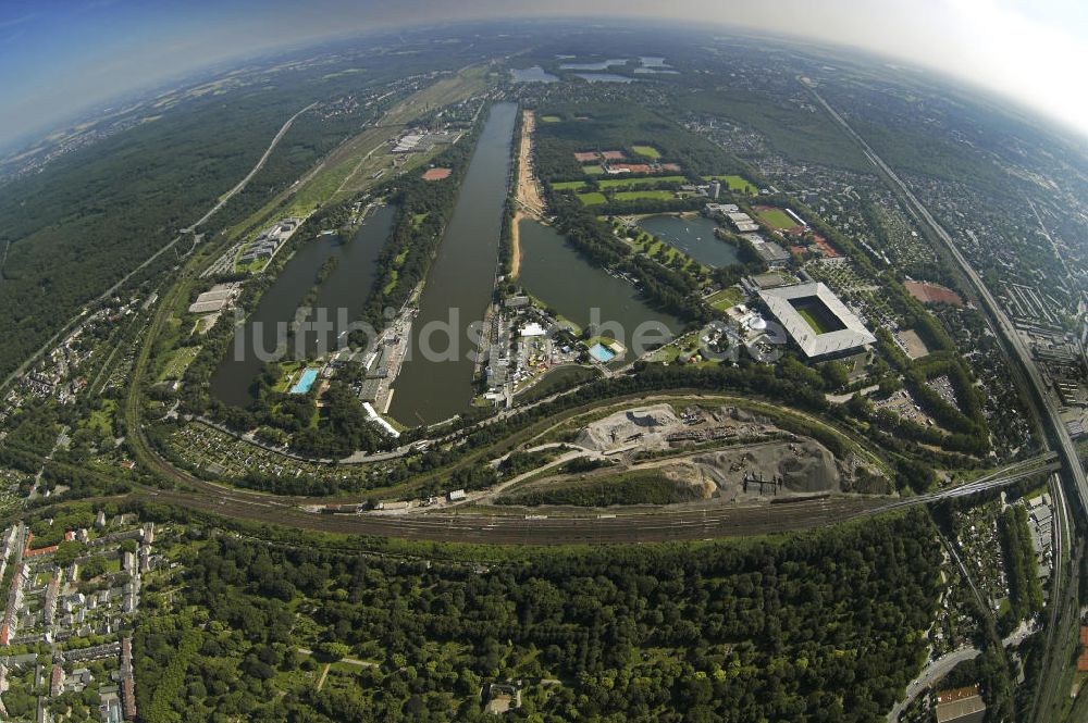 Duisburg aus der Vogelperspektive: Areal an der MSV-Arena Wedau mit der Regattabahn und der Parallelkanal in Duisburg