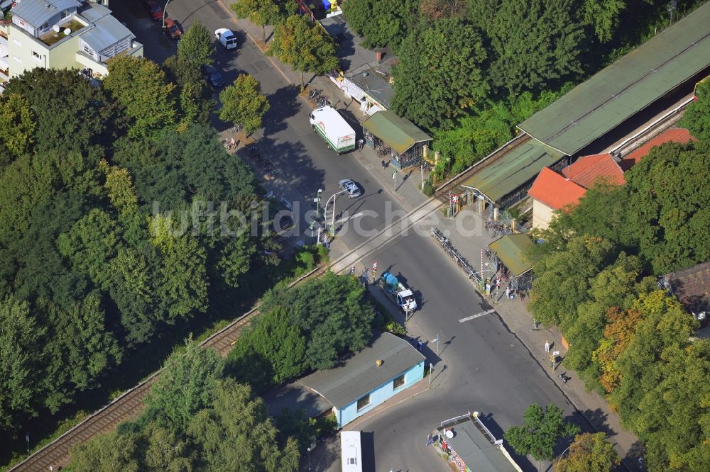 Luftbild Berlin - Areal Prinzessinnenstraße / Bahnhofstraße an der Bahnstrecke Dresdner Bahn zum S- Bahnhof Lichtenrade in Berlin