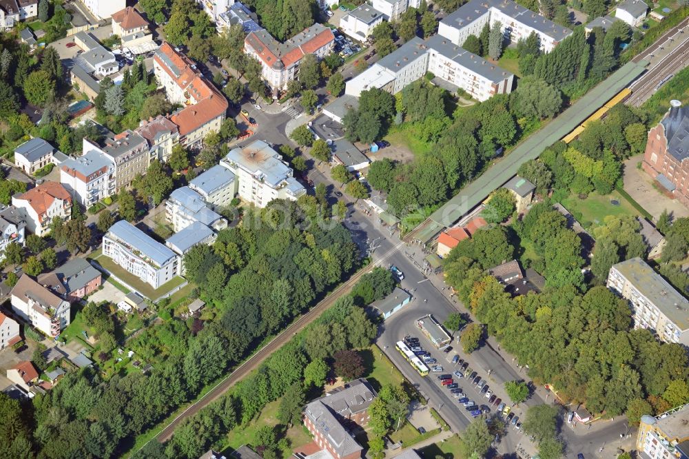 Berlin von oben - Areal Prinzessinnenstraße / Bahnhofstraße an der Bahnstrecke Dresdner Bahn zum S- Bahnhof Lichtenrade in Berlin