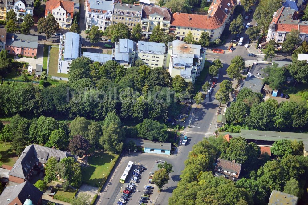 Luftbild Berlin - Areal Prinzessinnenstraße / Bahnhofstraße an der Bahnstrecke Dresdner Bahn zum S- Bahnhof Lichtenrade in Berlin