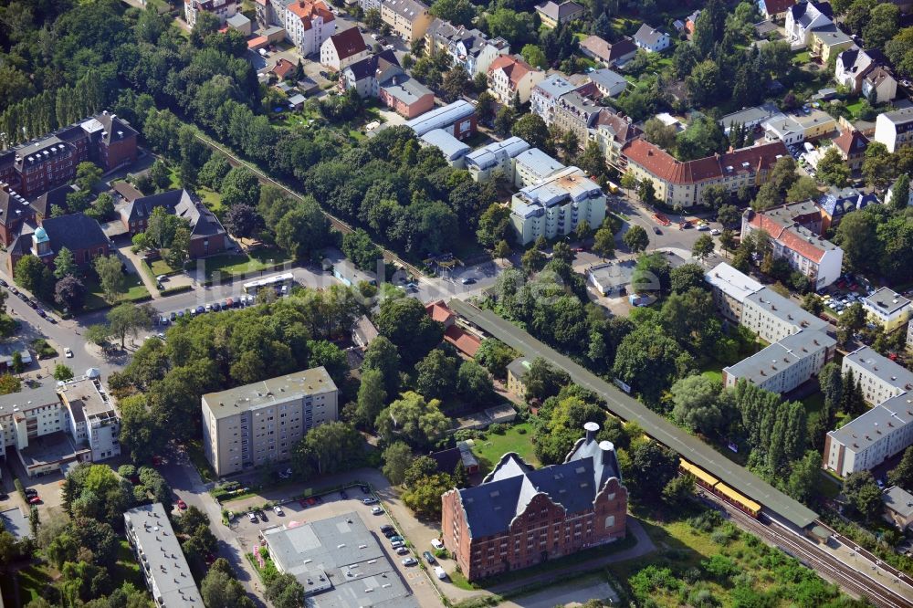 Berlin von oben - Areal Prinzessinnenstraße / Bahnhofstraße an der Bahnstrecke Dresdner Bahn zum S- Bahnhof Lichtenrade in Berlin