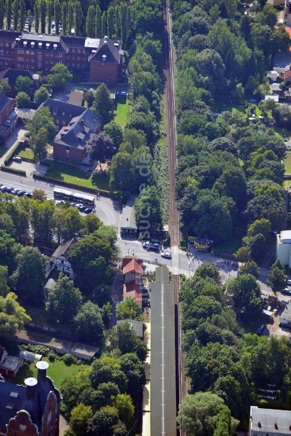 Luftbild Berlin - Areal Prinzessinnenstraße / Bahnhofstraße an der Bahnstrecke Dresdner Bahn zum S- Bahnhof Lichtenrade in Berlin