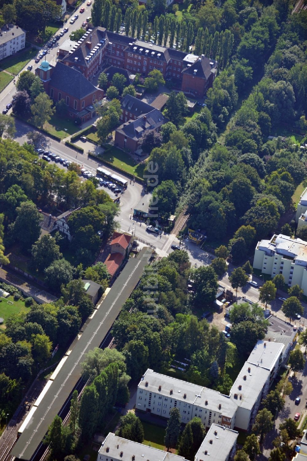 Luftaufnahme Berlin - Areal Prinzessinnenstraße / Bahnhofstraße an der Bahnstrecke Dresdner Bahn zum S- Bahnhof Lichtenrade in Berlin