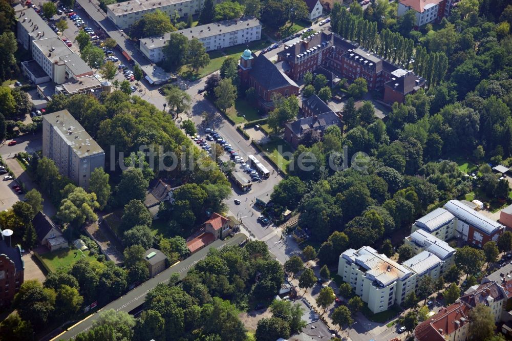 Berlin von oben - Areal Prinzessinnenstraße / Bahnhofstraße an der Bahnstrecke Dresdner Bahn zum S- Bahnhof Lichtenrade in Berlin