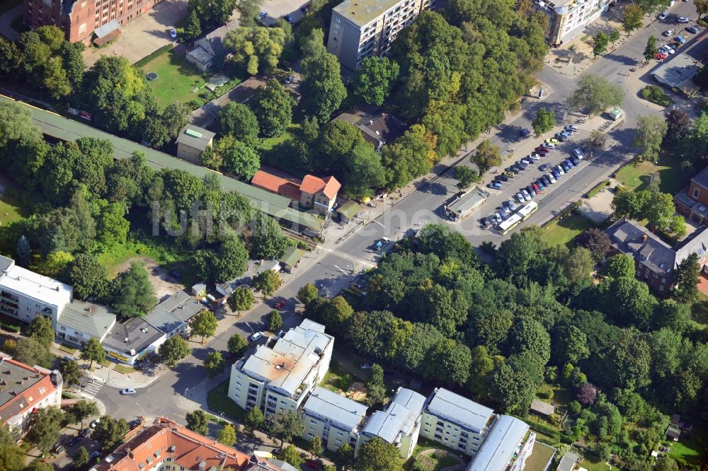 Berlin von oben - Areal Prinzessinnenstraße / Bahnhofstraße an der Bahnstrecke Dresdner Bahn zum S- Bahnhof Lichtenrade in Berlin