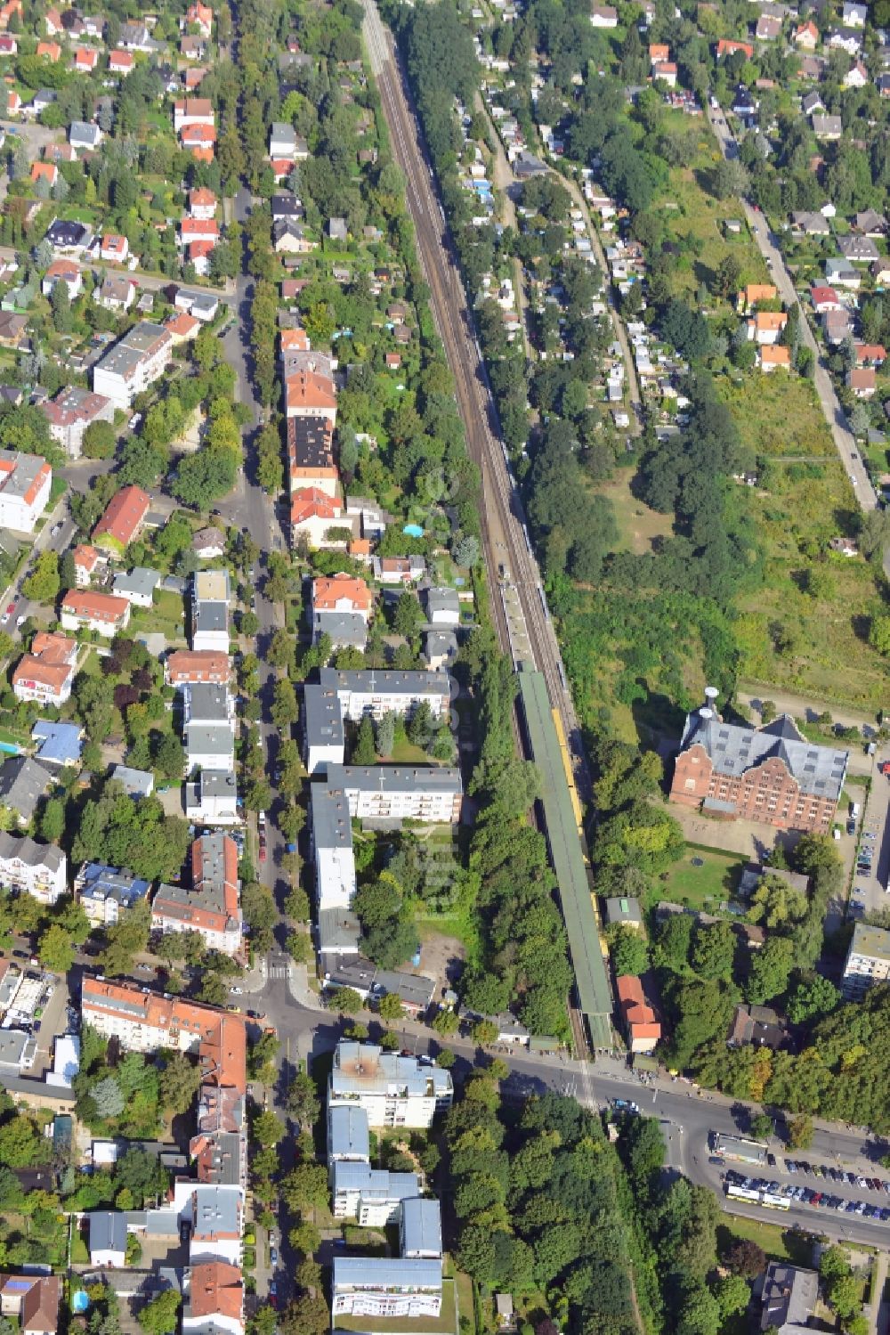 Luftbild Berlin - Areal Prinzessinnenstraße / Bahnhofstraße an der Bahnstrecke Dresdner Bahn zum S- Bahnhof Lichtenrade in Berlin