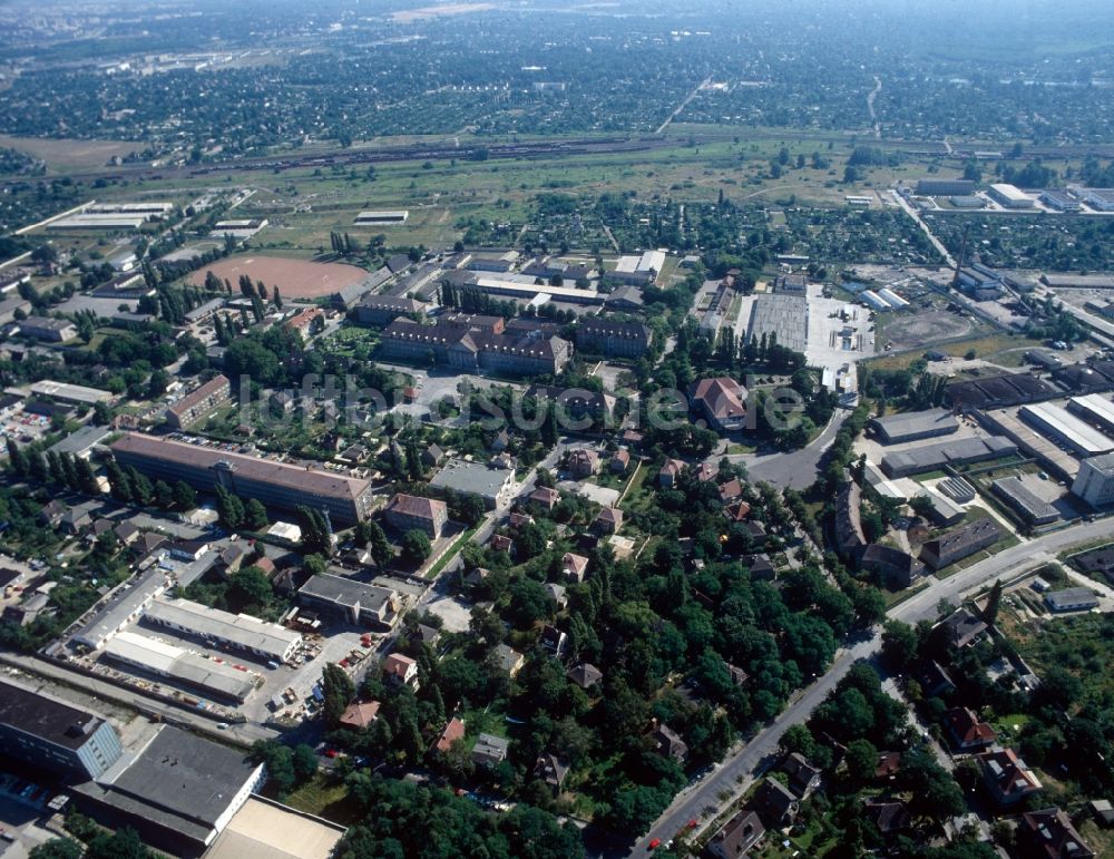 Luftaufnahme Berlin - Areal der Sowjetischen Streitkräfte in Deutschland und der Verwaltung des KGB in der DDR in Berlin - Karlshorst im Bundesland Berlin