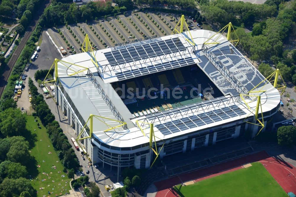 Luftaufnahme Dortmund - Arena des Borussia Borusseum , dem Stadion Signal Iduna Park in Dortmund im Bundesland Nordrhein-Westfalen