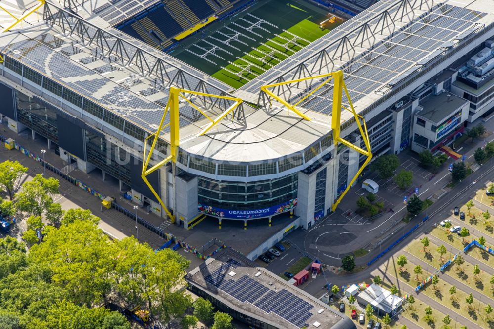 Dortmund aus der Vogelperspektive: Arena des BVB - Stadion Signal Iduna Park in Dortmund im Bundesland Nordrhein-Westfalen, Deutschland