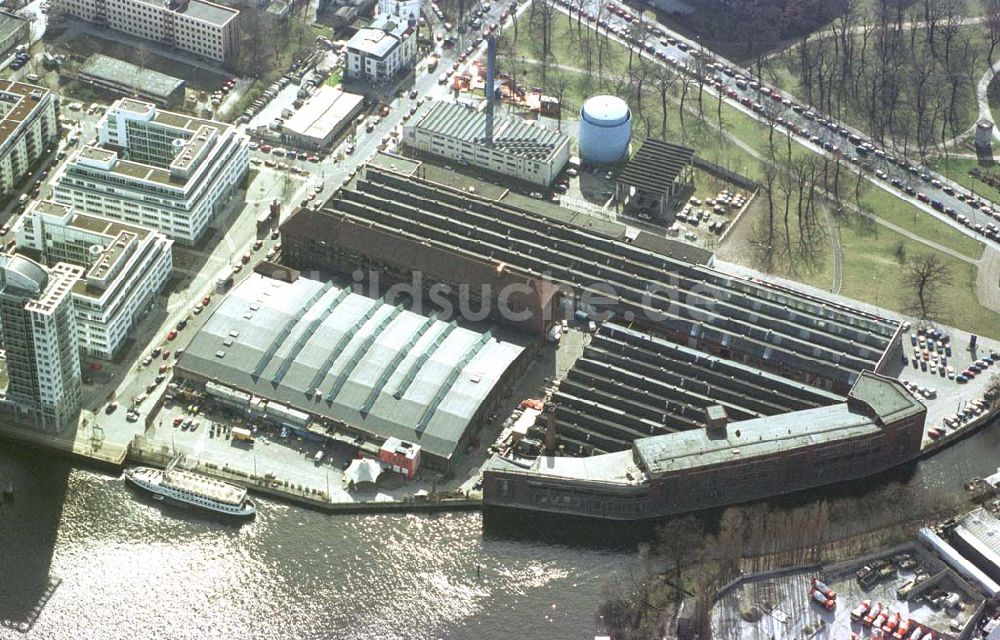 Berlin- Treptow von oben - ARENA - Konzerthallen (ehem. Busdepot) an der Spree in berlin - Treptow. 11.03.02