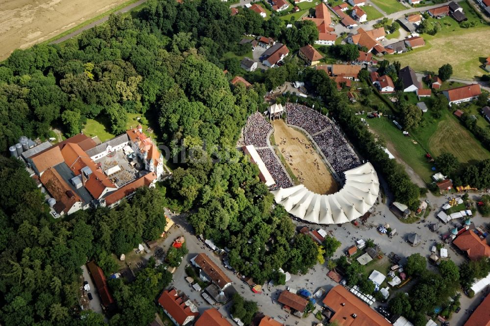 Geltendorf von oben - Arena und mittelalterlicher Markt des Kaltenberger Ritterturniers auf Schloss Kaltenberg in Geltendorf im Bundesland Bayern