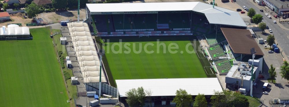 Fürth aus der Vogelperspektive: Arena des Stadion am Laubenweg in Fürth im Bundesland Bayern