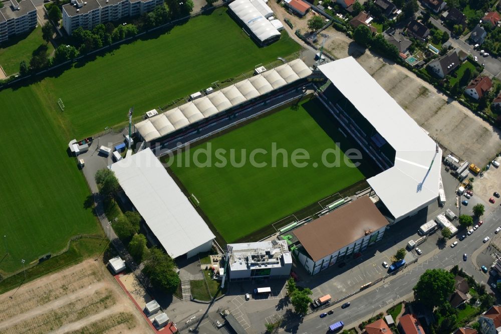 Fürth aus der Vogelperspektive: Arena des Stadion am Laubenweg in Fürth im Bundesland Bayern