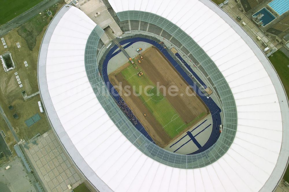 Berlin von oben - Arena des Stadion Olympiastadion in Berlin