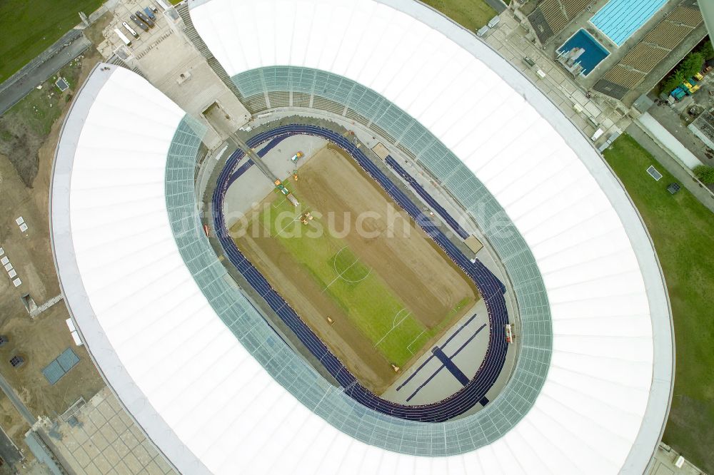 Berlin aus der Vogelperspektive: Arena des Stadion Olympiastadion in Berlin