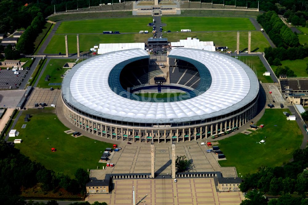 Berlin von oben - Arena des Stadion Olympiastadion in Berlin