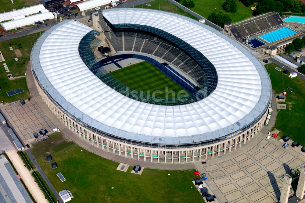 Berlin aus der Vogelperspektive: Arena des Stadion Olympiastadion in Berlin